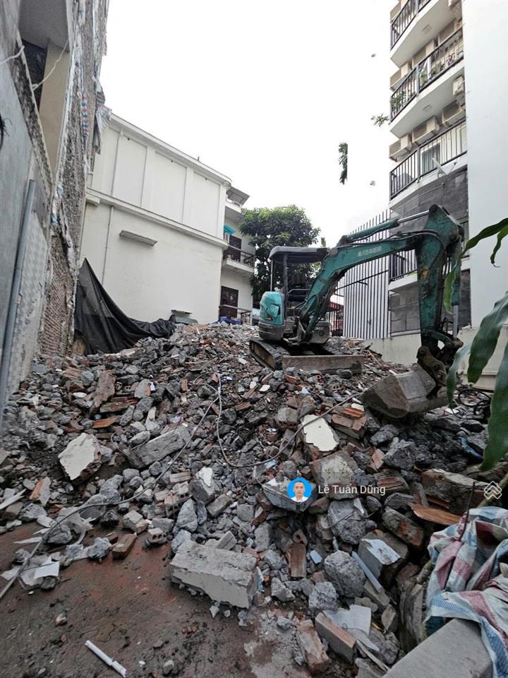 Bán đất 295m2 tại lạc long quân, giá đầu tư 58,5 tỷ, sổ đỏ chính chủ, sẵn sàng giao dịch