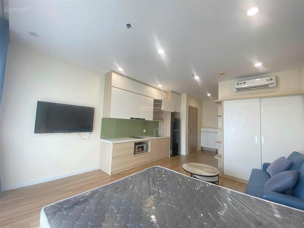 Bán căn hộ 2 pn chung cư trinity tower. tầng trung đẹp diện tích 68m2 view hồ green bay. giá 6 tỷ