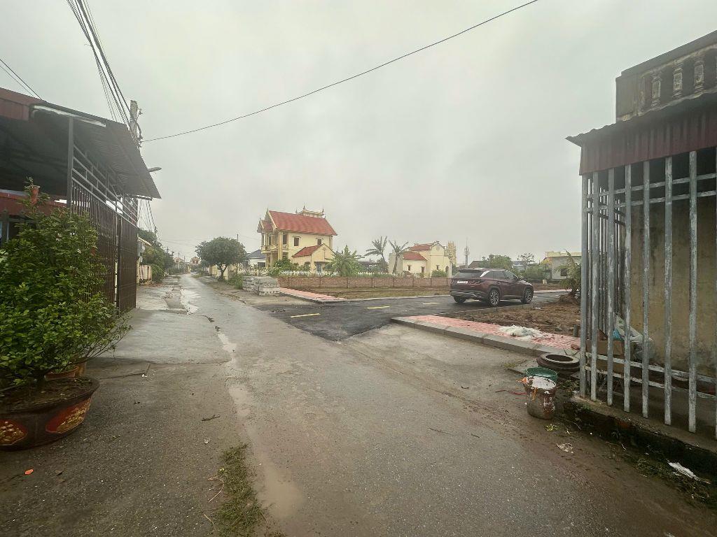 CẦN BÁN THỊ TRẤN QUẤT LÂM TRỤC CHÍNH XE KHÁCH NHỈNH 1 TỈ