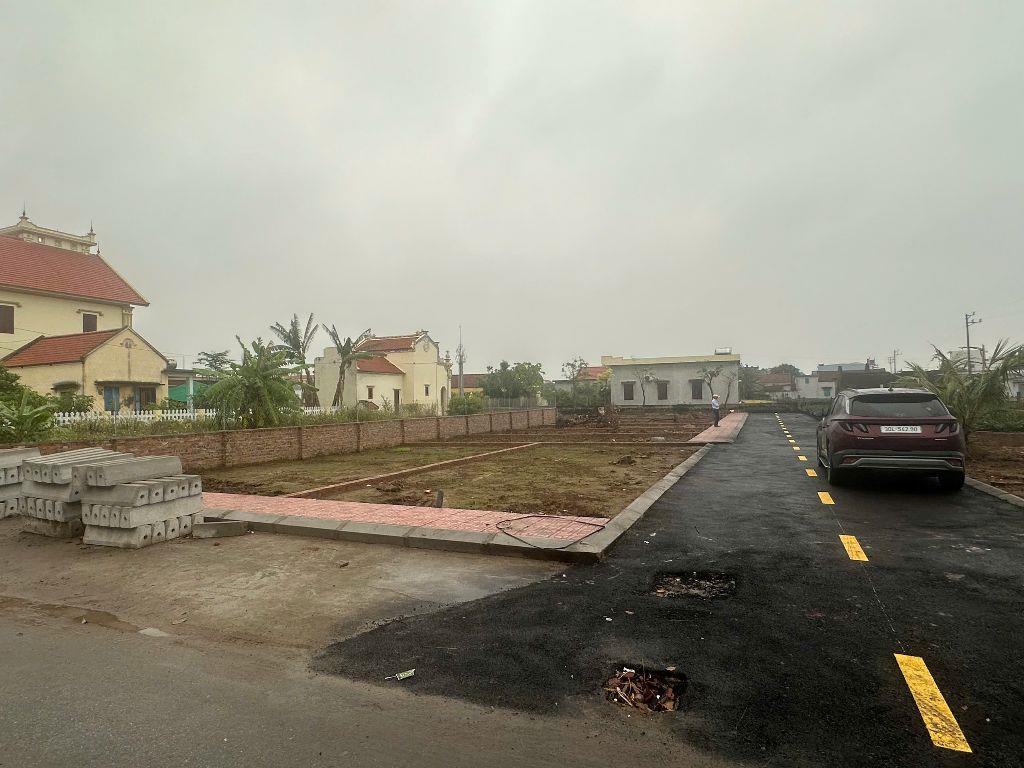 CẦN BÁN THỊ TRẤN QUẤT LÂM TRỤC CHÍNH XE KHÁCH NHỈNH 1 TỈ