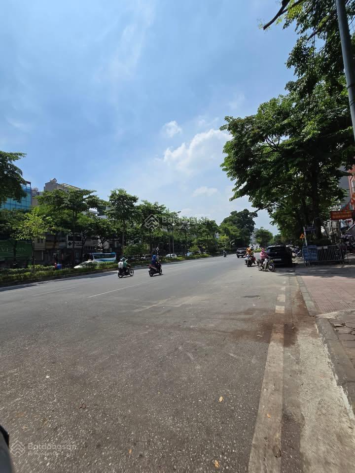 Hiếm! lạc long quân mặt tiền rộng, ngõ thông, 1 nhà ra ô tô tránh, sổ vuông, vị trí đẹp!!