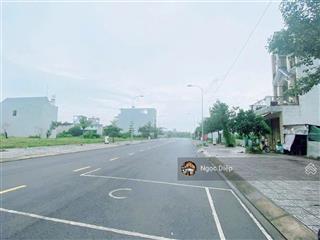 Con chú 5 đi du học ra lô đất phú hữu, nt, 100m2 giá nhỉnh hơn 2 tỷ, sr, full tc, cho thuê 6tr/th