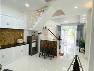 Bán gấp nhà đường thích quảng đức phú nhuận 50m2 giá 2ty950  vân xem ngay