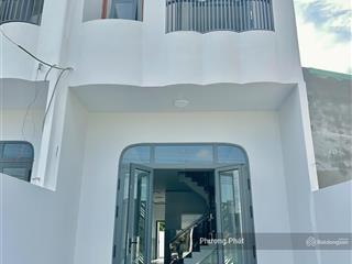 Bán nhà 1 trệt 1 lầu sổ riêng thổ cư 100% gần cây xăng đức hưng, tt 700tr nhận nhà ở ngay