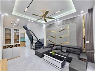 Bán gấp nhà 1 trệt 1 lầu sân xe hơi hoàn công xây dựng, gần trường thcs tân phong