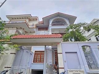 Cho thuê nhà nguyên căn 10x20m, 1 hầm 2 lầu 8 phòng, nhà trống mới sơn