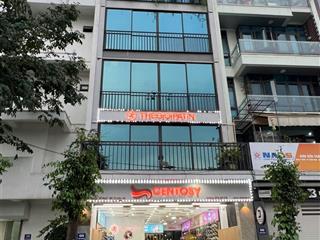 Cho thuê tòa nhà văn phòng 5 tầng thiết kế hiện đại, vị trí trung tâm, có thang máy