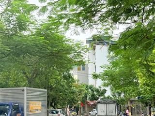 Bán đất view hồ cự khối dt 130m2, mt 7m, giá 17 tỷ, kd đỉnh, vỉa hè, ô tô tránh