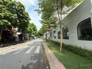 Bán toà building mặt phố thọ tháp, cầu giấy  lô góc 2 mặt tiền  7 tầng thang máy, dt 1,8 tỷ