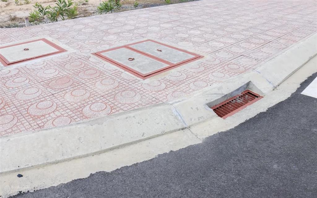 Bán gấp lô long đức 126m2 6x21m giá 1,350 tỷ, sổ sẵn, điện nước đầy đủ, gần sân bay long thành