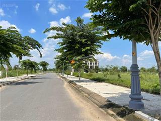 Thanh lý nền 100m2 5x20m đối diện công viên giá cực tốt chỉ 1,8 tỷ bao thuế phí, có sổ sẵn, còn bớt