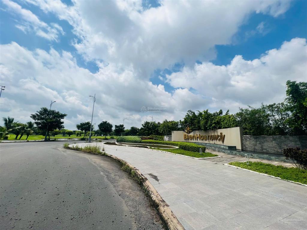 Nền biệt thự view trực diện sông dt 238m2 14x17 sổ sẵn, giá chỉ 18,5 triệu/m2 bao thuế phí