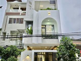 Bán gấp nhà riêng, 4pn, 4wc, 70m2  giá 4,2tỷ / trịnh đình trọng, tân phú, hcm. sổ hồng riêng