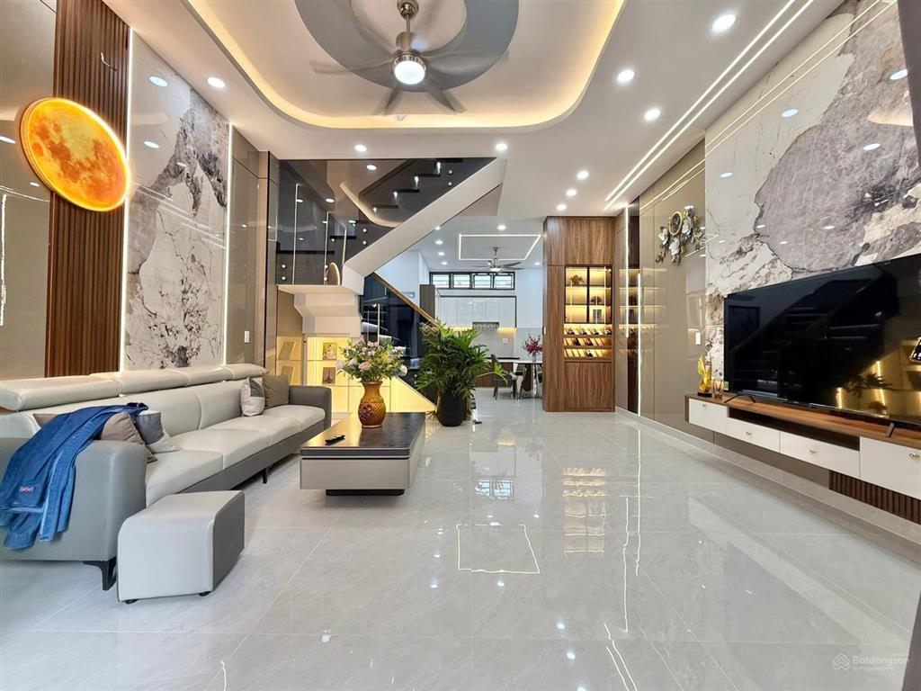 Siêu phẩm nhà phố bề ngang 5m ngay đặng minh khiêm, q11  65m2. 1 trệt 2 lầu. đường 6m