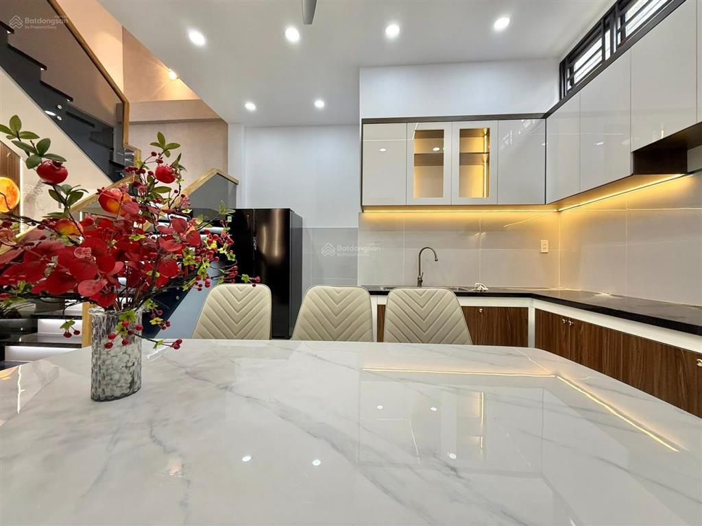 Siêu phẩm nhà phố bề ngang 5m ngay đặng minh khiêm, q11  65m2. 1 trệt 2 lầu. đường 6m