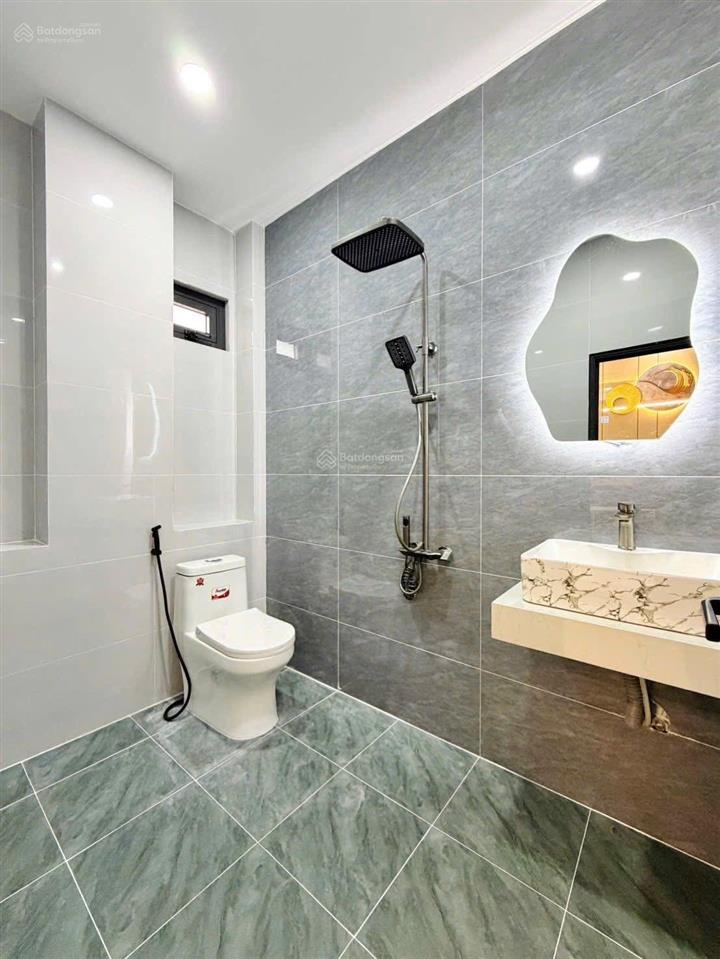 Siêu phẩm nhà phố bề ngang 5m ngay đặng minh khiêm, q11  65m2. 1 trệt 2 lầu. đường 6m