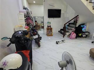 Bán nhà 2 tầng , ngang 5x11m . hoàng hoa thám phú nhuận , 2 phòng ngủ mới