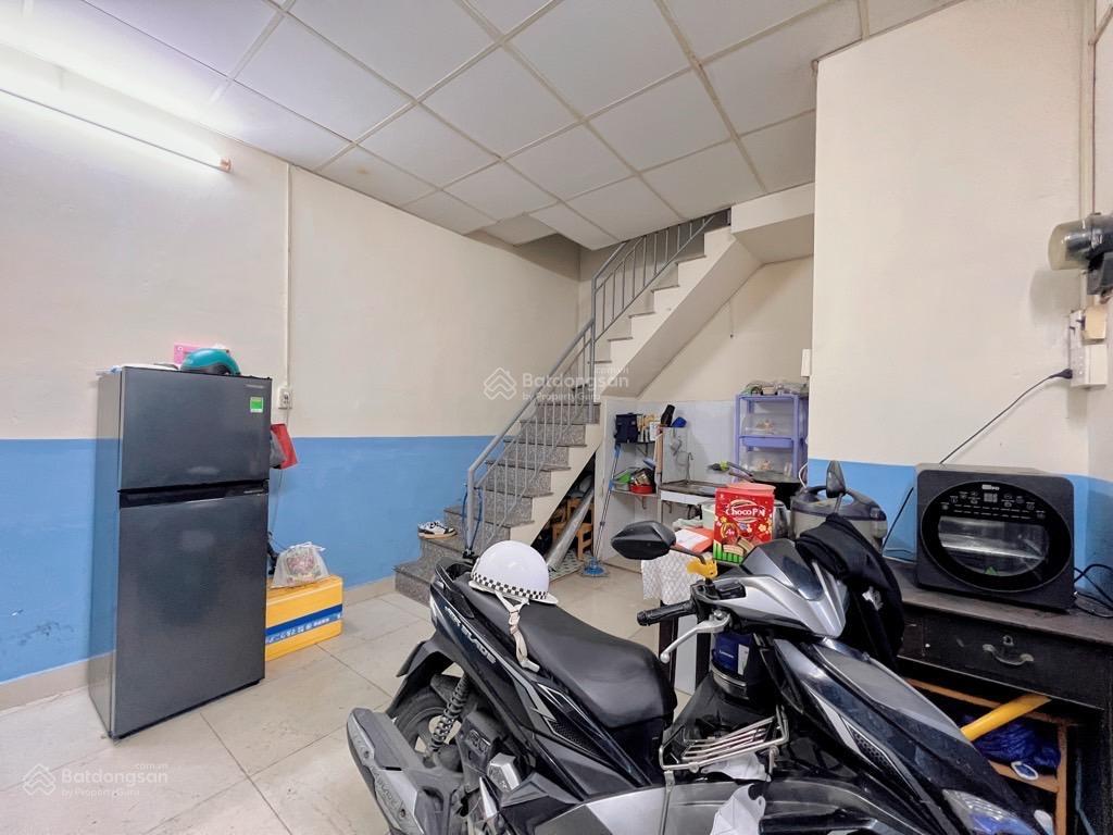 Bán nhà 100tr/m2 gần chợ bà chiểu, 9 phòng cho thuê, dòng tiền cao. nở hậu 9m