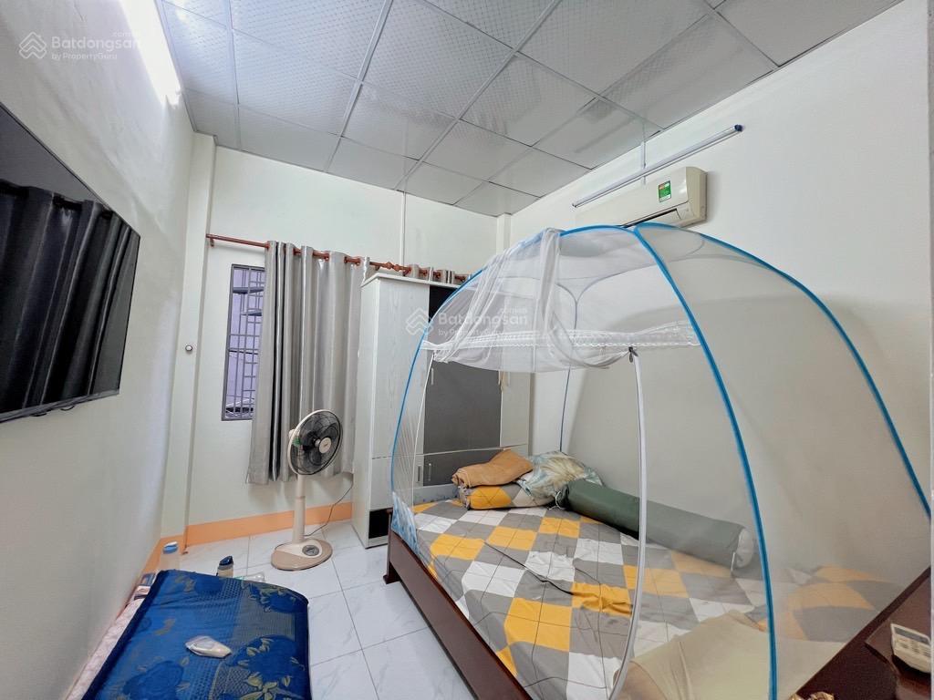 Bán nhà 100tr/m2 gần chợ bà chiểu, 9 phòng cho thuê, dòng tiền cao. nở hậu 9m