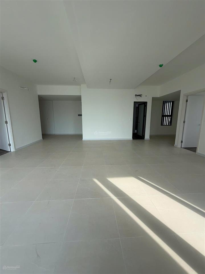 Căn hộ tầng cao  3pn,2wc  diện tích 152m2  view landmark  ascent lakeside, q7.