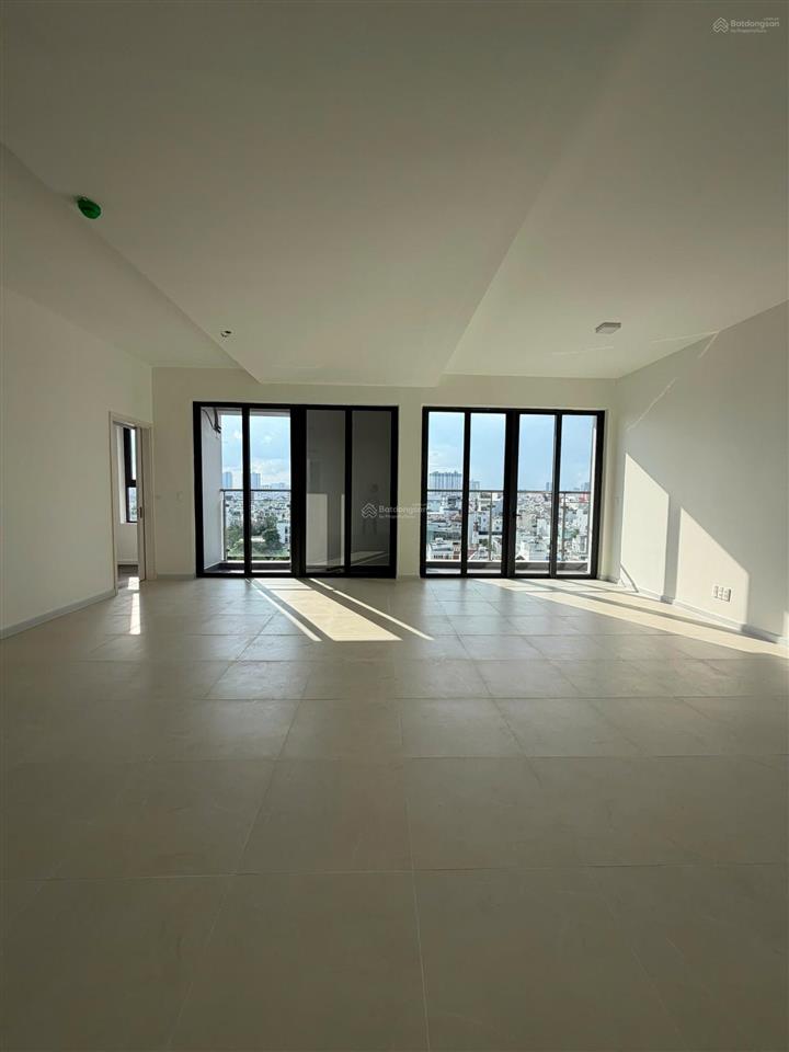Căn hộ tầng cao  3pn,2wc  diện tích 152m2  view landmark  ascent lakeside, q7.