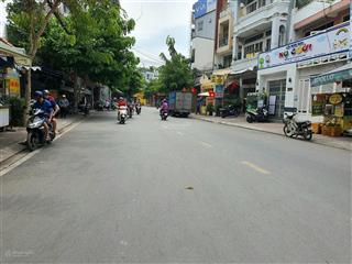 Giảm 1tỷ5 bán gấp nhà 3 tầng 71m2 hxh rộng 10m sát nhà ngay phan văn trị  chỉ 4,5 tỷ tl