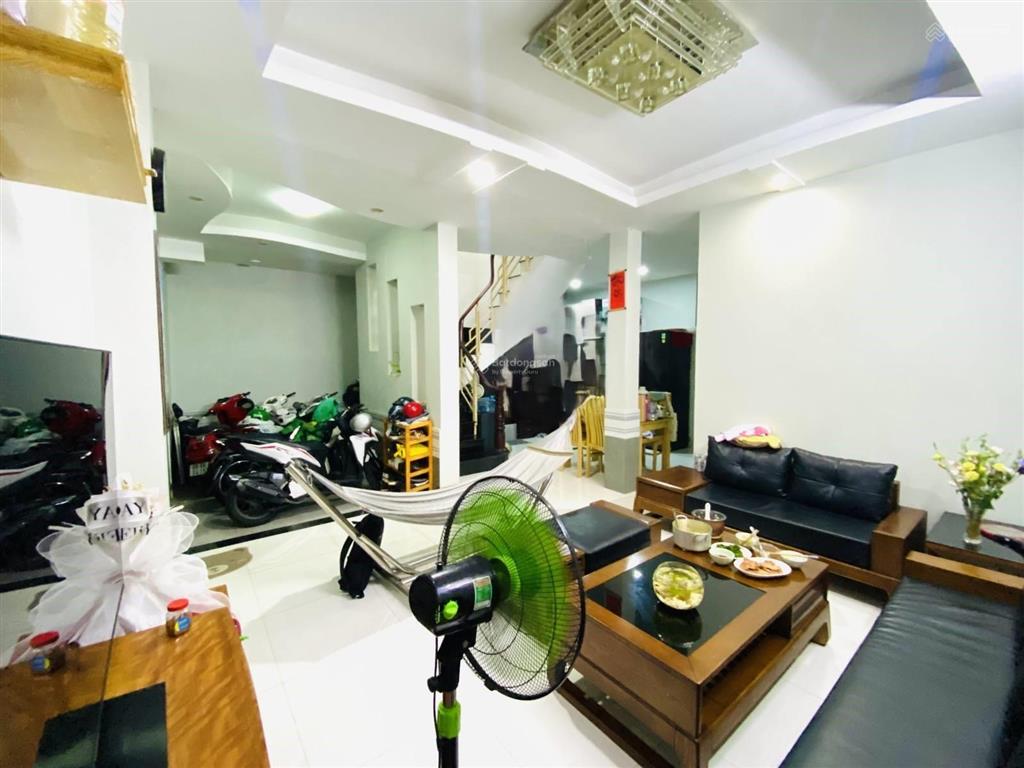 Giảm 1tỷ5 bán gấp nhà 3 tầng 71m2 hxh rộng 10m sát nhà ngay phan văn trị  chỉ 4,5 tỷ tl