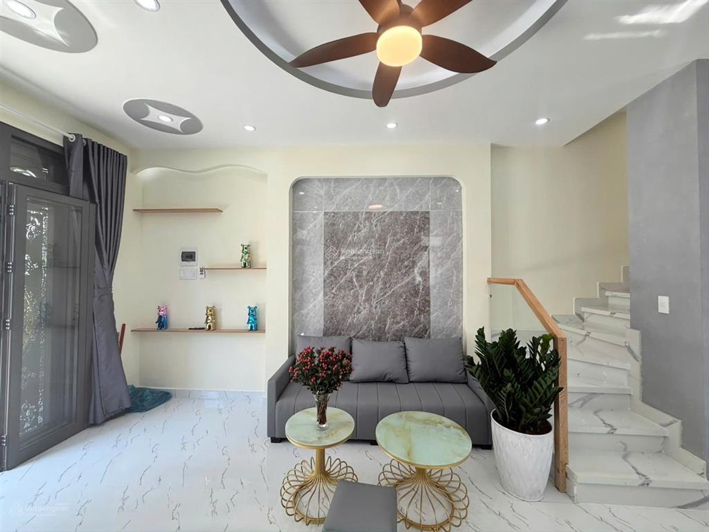 Hxh trước nhà 8m gần phạm văn đồng 52m2 vuông a4 2 tầng btct 3pn  full nội thất chỉ 7 tỷ 5 tl