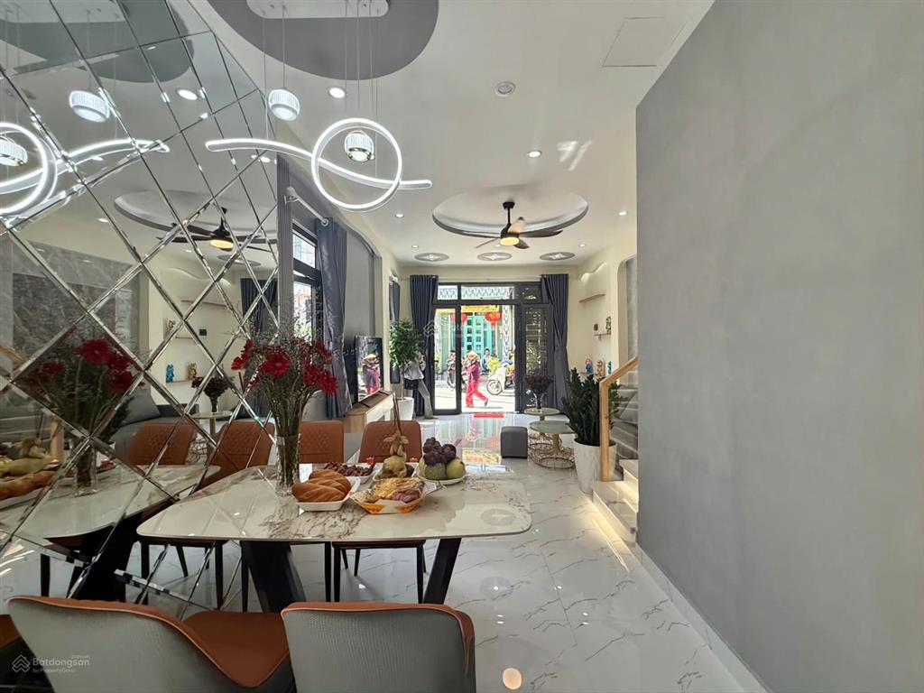 Hxh trước nhà 8m gần phạm văn đồng 52m2 vuông a4 2 tầng btct 3pn  full nội thất chỉ 7 tỷ 5 tl