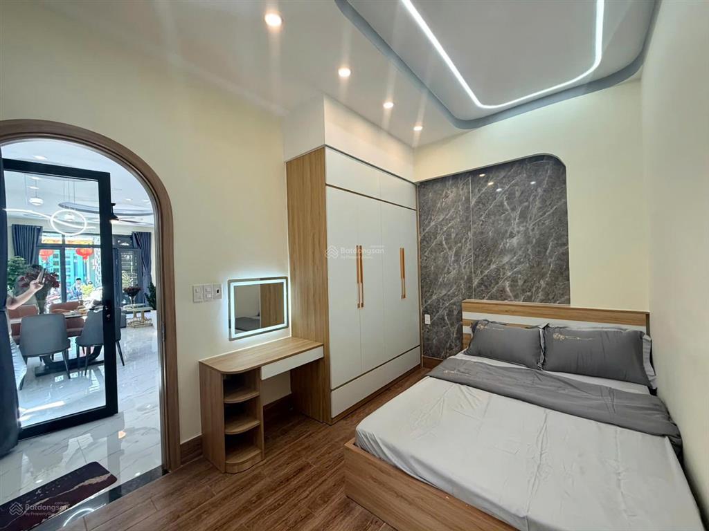 Hxh trước nhà 8m gần phạm văn đồng 52m2 vuông a4 2 tầng btct 3pn  full nội thất chỉ 7 tỷ 5 tl