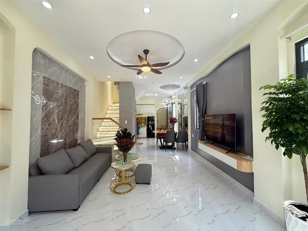 Hxh trước nhà 8m gần phạm văn đồng 52m2 vuông a4 2 tầng btct 3pn  full nội thất chỉ 7 tỷ 5 tl