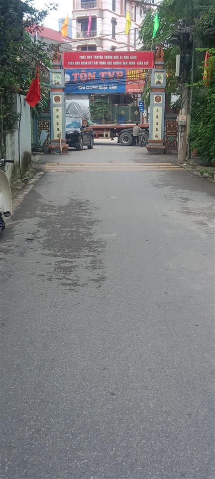 Ô tô dừng đỗ, mặt tiền kinh doanh, sổ đỏ vuông