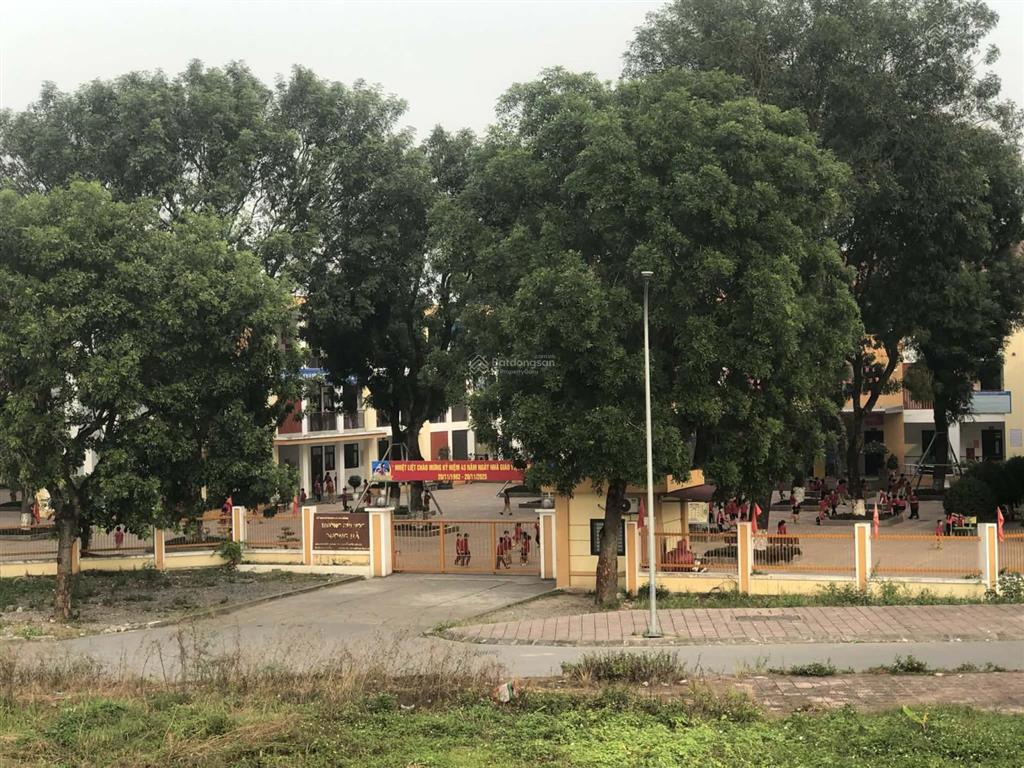 Đường vỉa hè ô tô tránh lô góc 75m2 mt 5m, sổ đỏ vuông vip