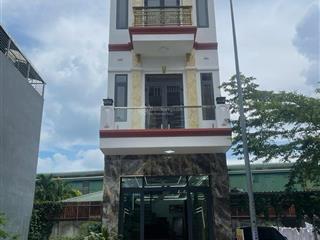 Bán căn nhà đẹp giá rẻ bao gồm cả nội thất sang trọng trong khu dân cư cao cấp nhất thuận an