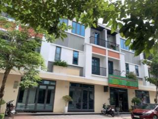 Cần tiền gấp để đầu tư tôi bán nhà xóm chiếu  p.13  q.4. đang cho thuê 19triệu/giá 3tỷ150