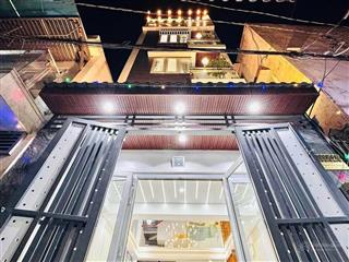Cần tiền tôi muốn bán nhà trần nhân tôn phường2  quận10 đường trước nhà 6m 3tỷ150/24triệu