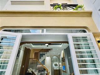 Bán nhà vị trí cực đẹp ngay bên chợ bàn cờ, giá 4tỷ120 sẳn dòng tiền 23triệu. bàn cờ p4 q3