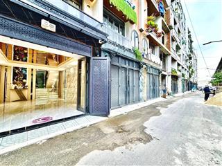 Bán căn ôtô vào trong nhà gần bên giáo xứ khánh hội. tôn đản p.15 q.4. giá 3tỷ200 cho thuê 20tr