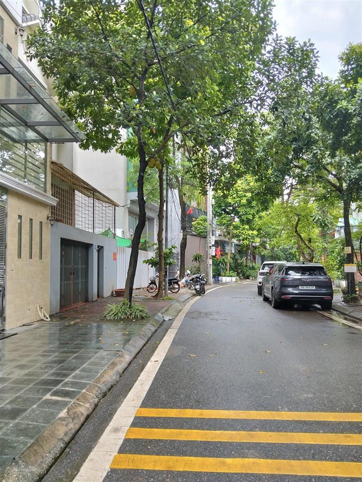Bán 105m2 đất phân lô phố xuân la, gần ngoại giao đoàn. mt 7m sổ đỏ vuông a4