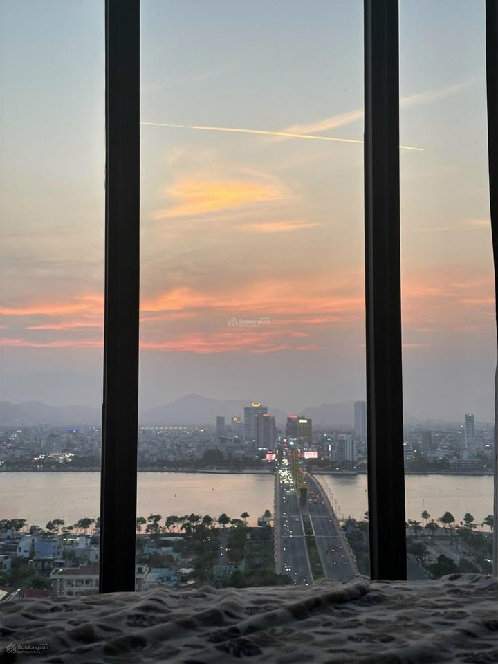 Đi nước ngoài, bán lại 2pn view phố giá tốt cho khách hàng mua ở 4,2 tỷ bao hết. sẵn sổ đỏ cc ngay