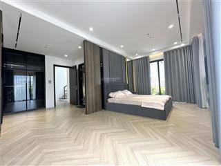 Biệt thự nhà vườn long biên 80m 5 tầng 2x tỷ gara thang máy lô góc mặt chính ngõ