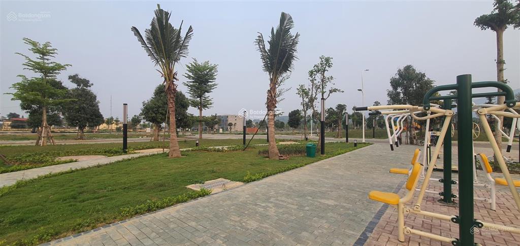 Bán gấp lô liền kề hơn 100m2 vị trí ngã 3 view công viên siêu đẹp, giá chỉ 25tr/m2 sổ sẵn sang tên