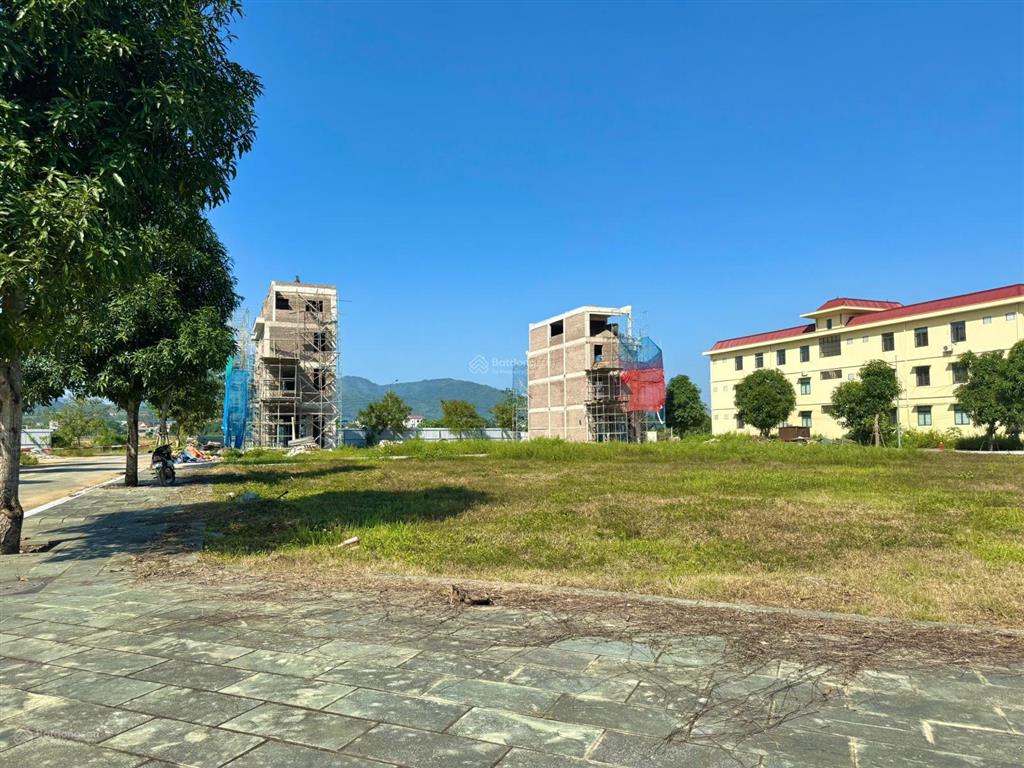 Bán gấp lô liền kề hơn 100m2 vị trí ngã 3 view công viên siêu đẹp, giá chỉ 25tr/m2 sổ sẵn sang tên
