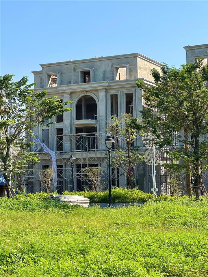 Bán gấp lô liền kề hơn 100m2 vị trí ngã 3 view công viên siêu đẹp, giá chỉ 25tr/m2 sổ sẵn sang tên