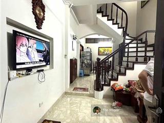 Cách phố chỉ 20m, nhà dân xây tâm huyết, 4 tầng thoáng đẹp, gần trường học, sổ vuông, an ninh tốt