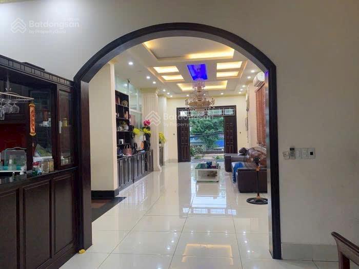 Biệt thự sân vườn mt đường trần thái tông, tân bình. 4 tầng + bán hầm 340m2 giá bán 66 tỷ