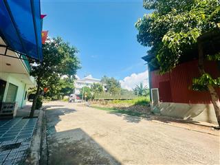 Hàng hiếm gần vincom dĩ an , 360m, 2 mặt tiền đường 24m & 12m, full thổ cư tặng kho sẵn.