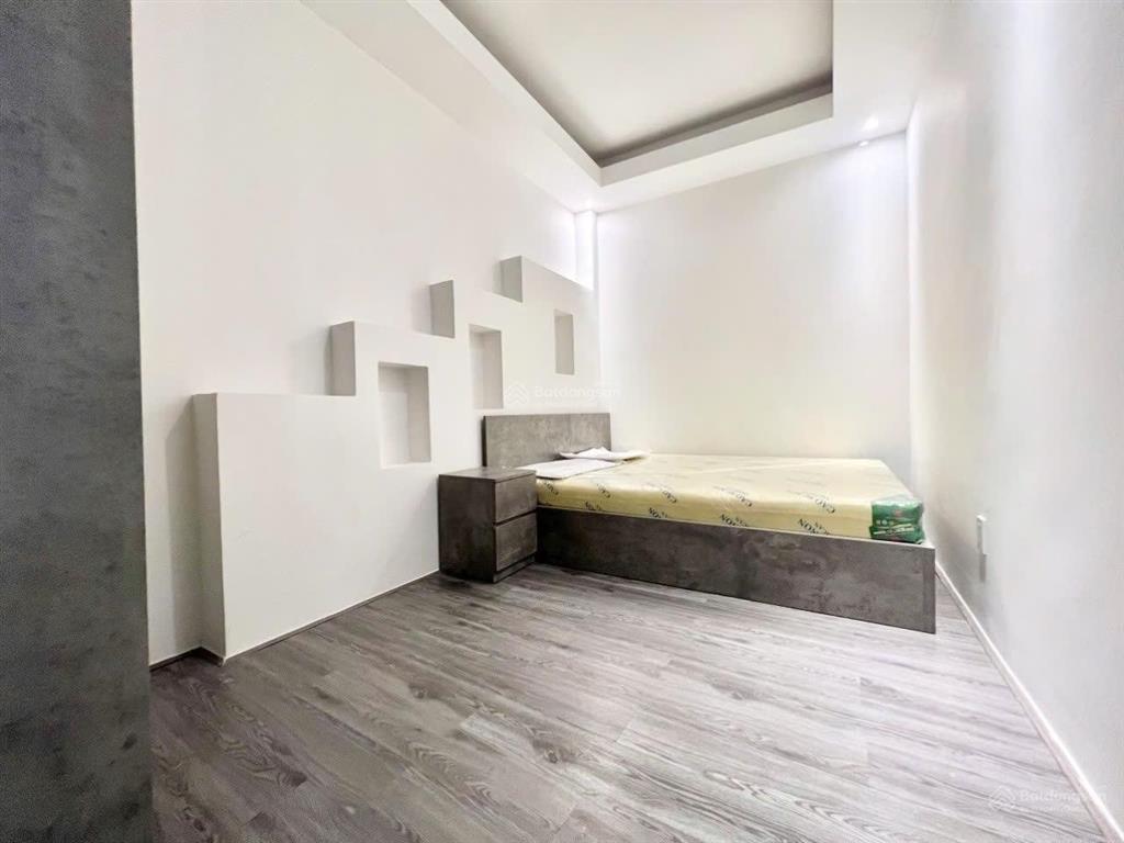 Cho thuê 2pn  2 ban công  thang máy  bảo vệ | ngay botanic tower | phan đăng lưu, phú nhuận