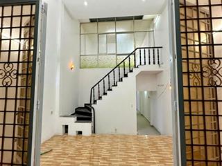 Cho thuê nhà kế bên siêu thị aeon tên lửa, q. bình tân. 4,5 x 16m, 1 lầu, giá 9,5 triệu/tháng
