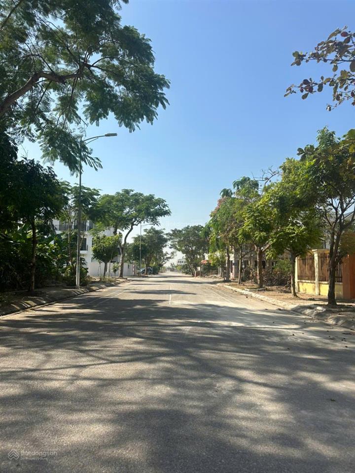 Lô đất biệt thự đường 25m thông thẳng ra vành đai 2, kinh doanh buôn bán được, dân cư đông đúc